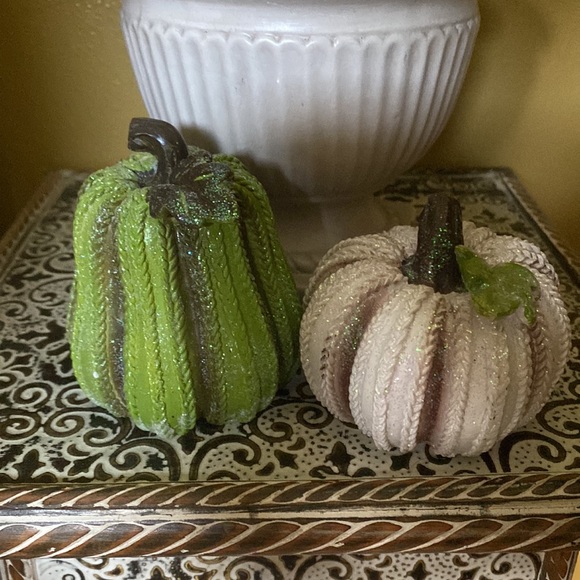 Small Pumpkins - Picture 2 of 3